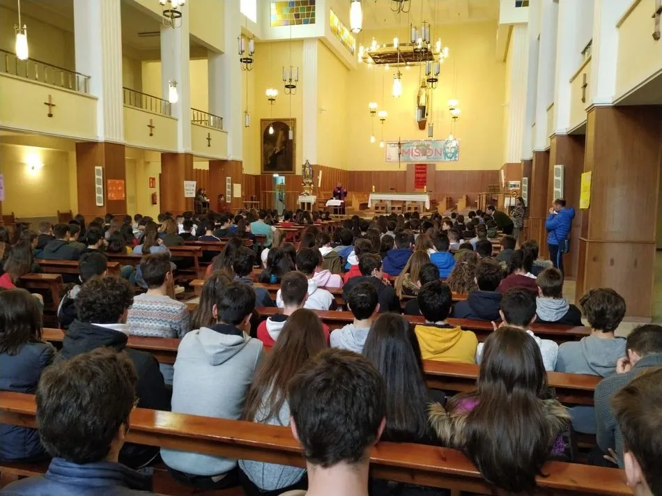 Foto 4 - El Colegio San Agust&iacute;n inicia la Cuaresma con la celebraci&oacute;n de la imposici&oacute;n de la ceniza  