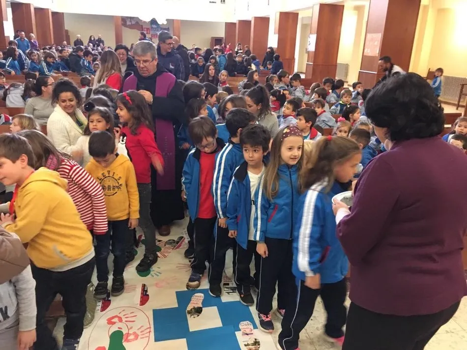 Foto 2 - El Colegio San Agust&iacute;n inicia la Cuaresma con la celebraci&oacute;n de la imposici&oacute;n de la ceniza  