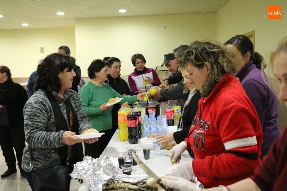 Foto 6 - El mal tiempo desluce el entierro de la Sardina para despedir el Carnaval en Villarino  