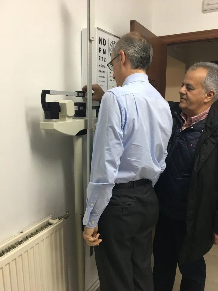 Foto 3 - El presidente de la Diputaci&oacute;n visita el nuevo consultorio m&eacute;dico de Vecinos
