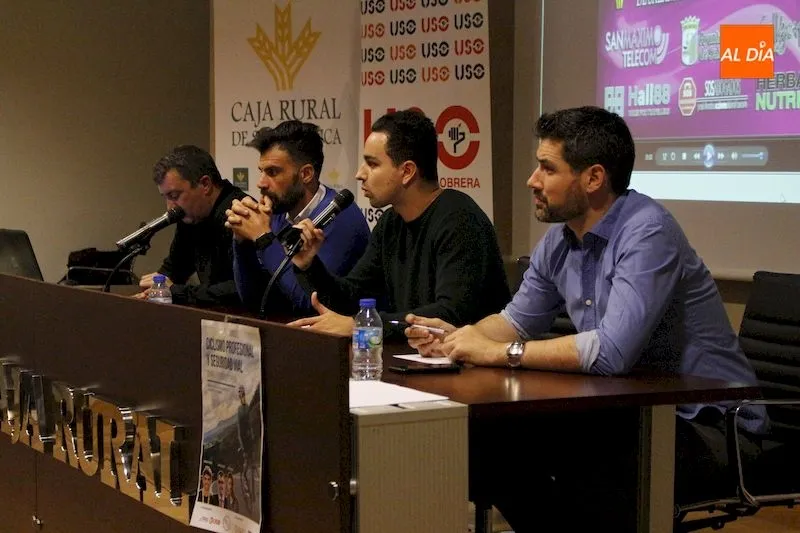 Foto 6 - Javier Guill&eacute;n, &Oacute;scar Pereiro y Heri Frade participan en la conferencia &lsquo;ciclismo profesional y ...