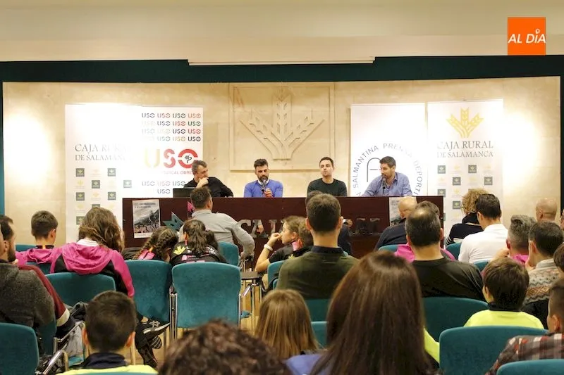 Foto 4 - Javier Guill&eacute;n, &Oacute;scar Pereiro y Heri Frade participan en la conferencia &lsquo;ciclismo profesional y ...
