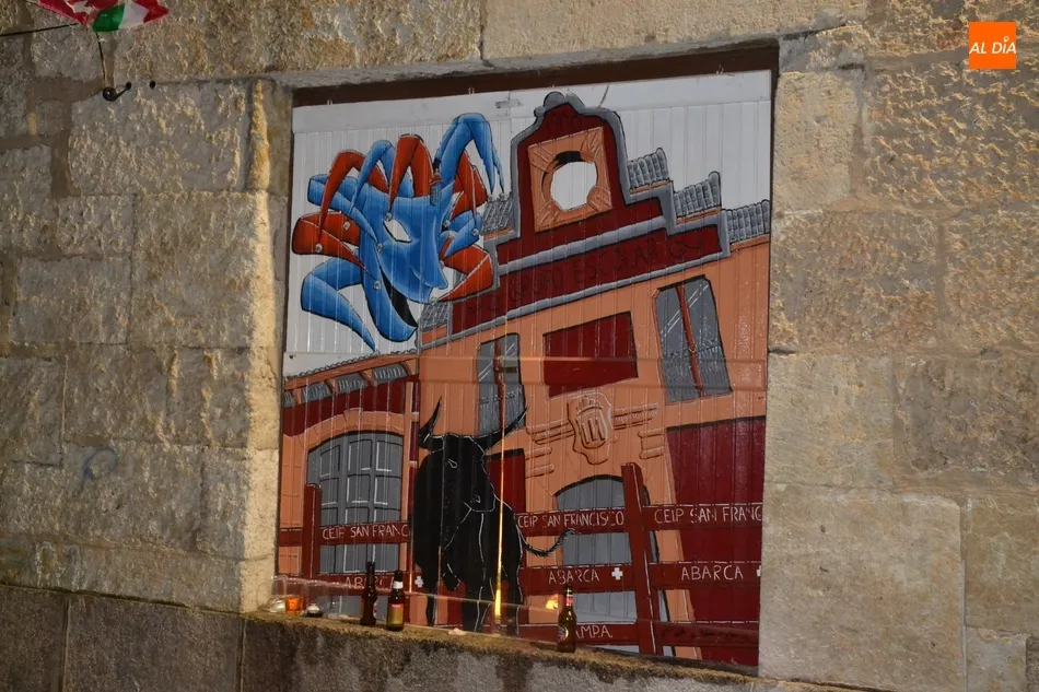 Un paseo por los paneles decorativos de la calle Madrid  