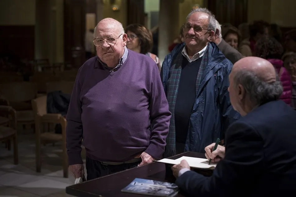 Foto 11 - Peridis en El Casino de Salamanca, novela hist&oacute;rica y trazo rom&aacute;nico  