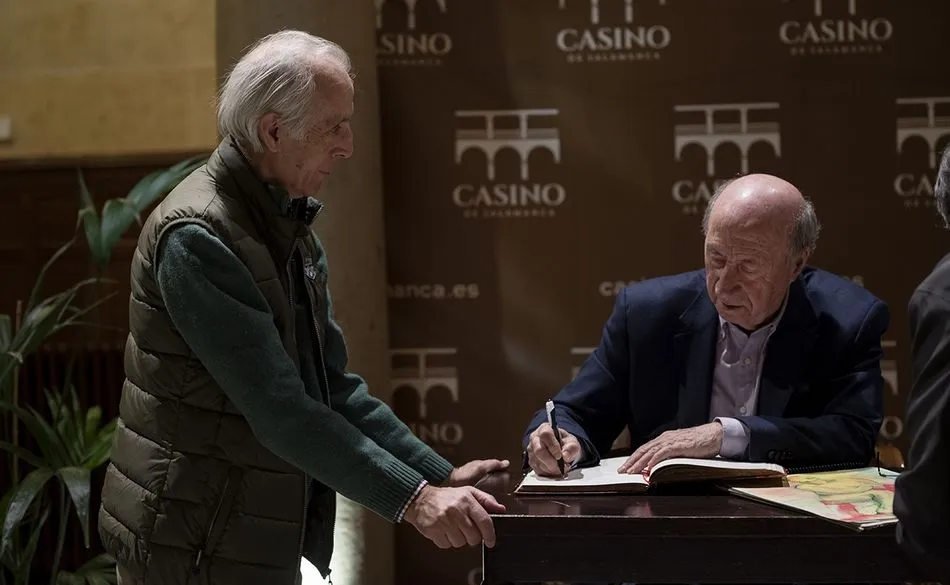 Foto 6 - Peridis en El Casino de Salamanca, novela hist&oacute;rica y trazo rom&aacute;nico  