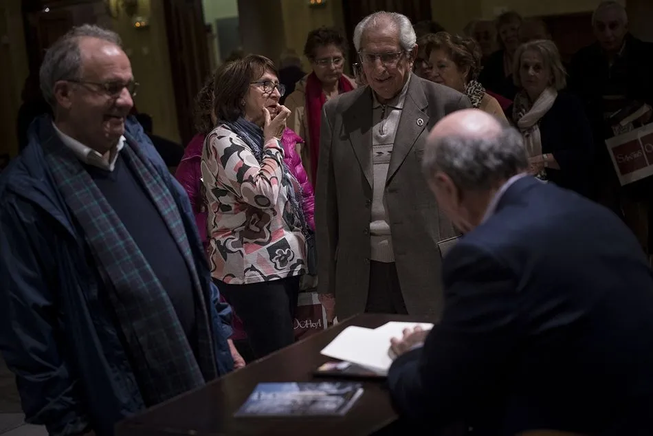 Foto 4 - Peridis en El Casino de Salamanca, novela hist&oacute;rica y trazo rom&aacute;nico  