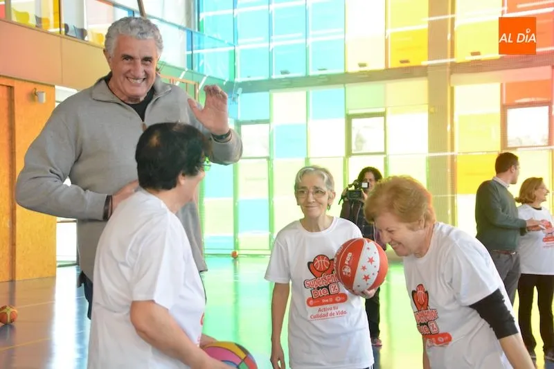 Foto 3 - Fernando Romay ofrece una clase magistral a los mayores del &lsquo;S&uacute;perSenior&rsquo;