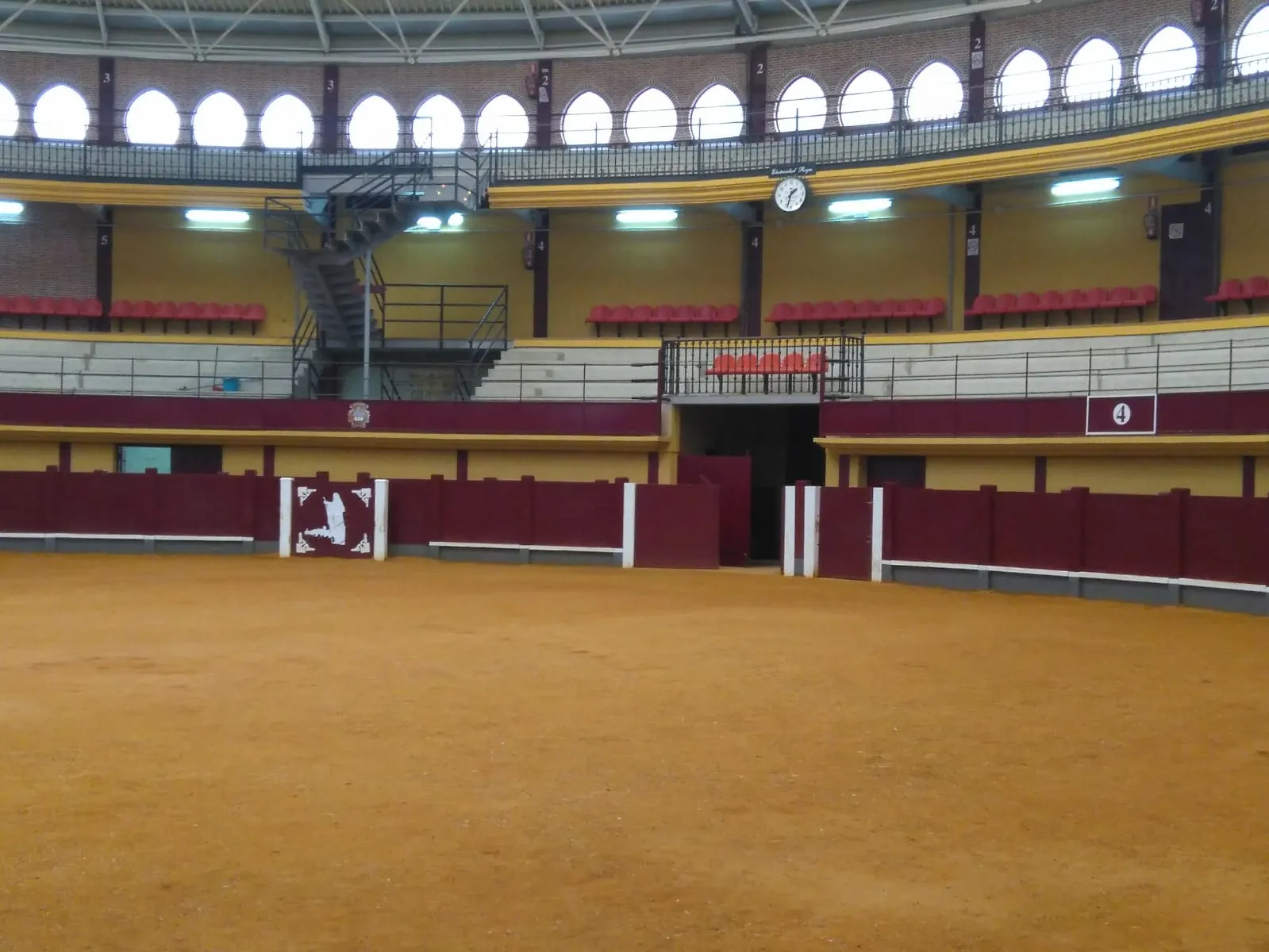 La pancarta de la asociación ya no luce en la plaza de toros