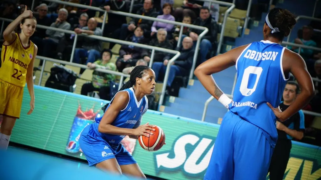Foto 2 - Perfumer&iacute;as Avenida sale con vida de Oremburgo y tendr&aacute; que remontar en W&uuml;zburg (58-50)