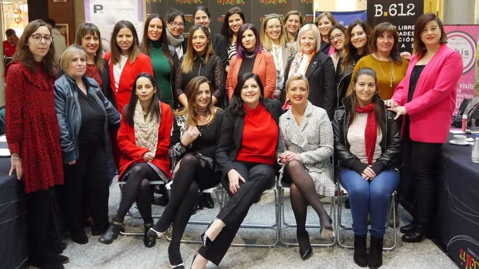 Participantes en la mesa redonda celebrada en el Centro Comercial El Tormes