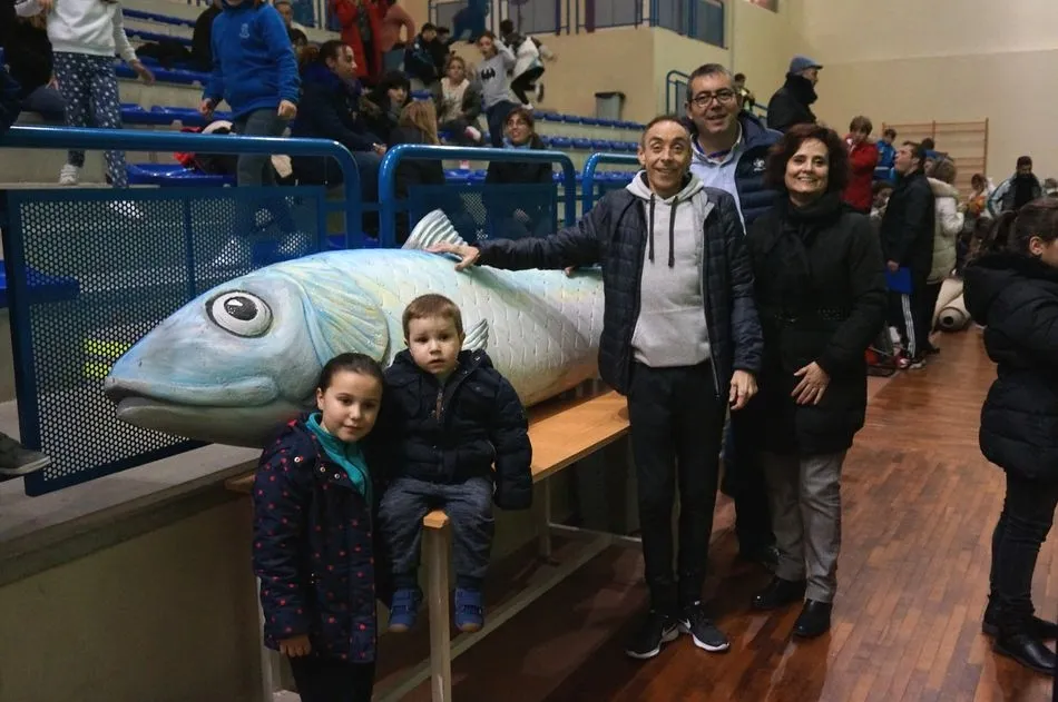 Foto 9 - Villares de la Reina despide el Carnaval con un participativo Entierro de la Sardina  