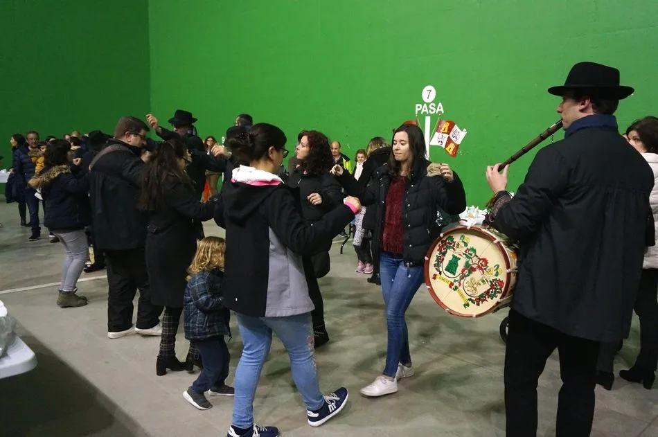 Foto 4 - Villares de la Reina despide el Carnaval con un participativo Entierro de la Sardina  