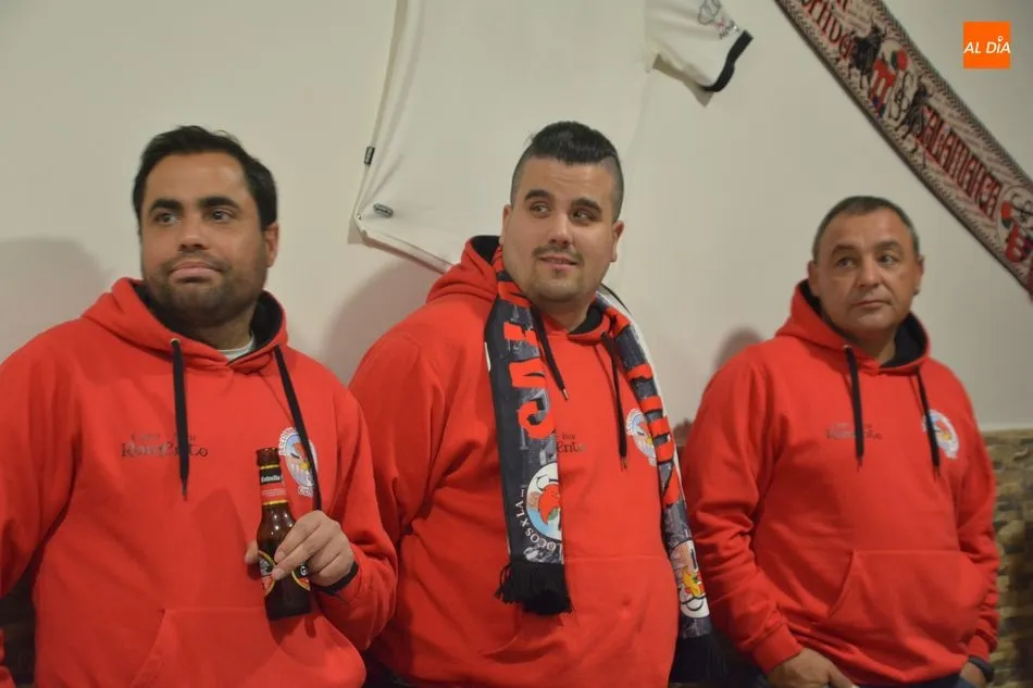 Foto 10 - Amaro, Calero y Sergio Molina acuden a la inauguraci&oacute;n oficial de la Pe&ntilde;a Locos por la UDS