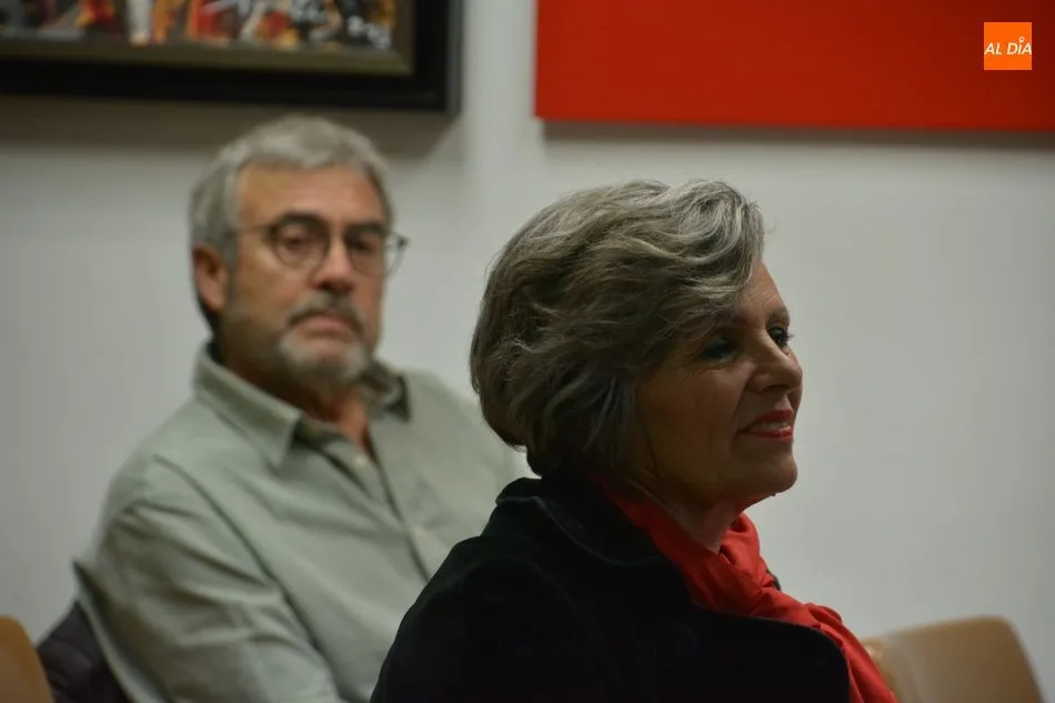 Foto 11 - El PSOE salmantino reivindica la igualdad con la lectura de un manifiesto y una charla-coloquio
