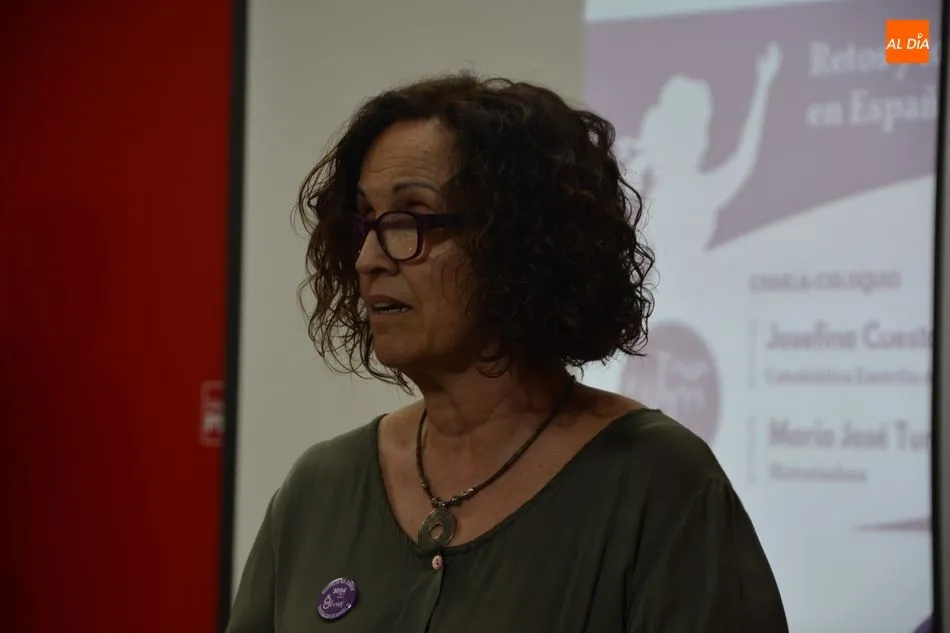 Foto 9 - El PSOE salmantino reivindica la igualdad con la lectura de un manifiesto y una charla-coloquio