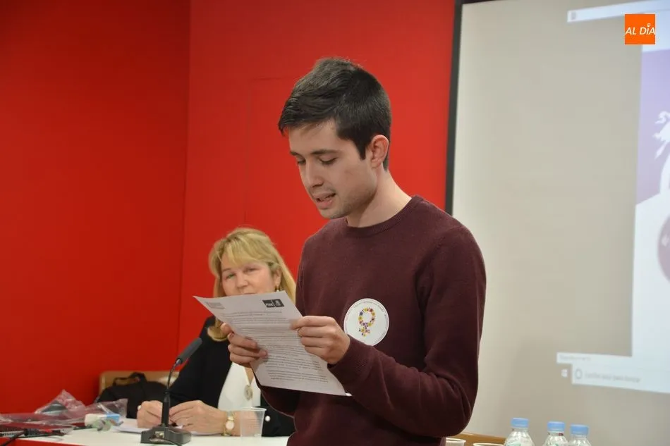 Foto 8 - El PSOE salmantino reivindica la igualdad con la lectura de un manifiesto y una charla-coloquio