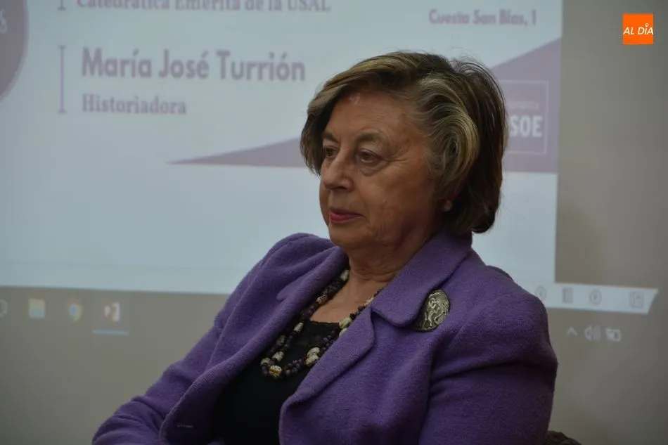 Foto 7 - El PSOE salmantino reivindica la igualdad con la lectura de un manifiesto y una charla-coloquio