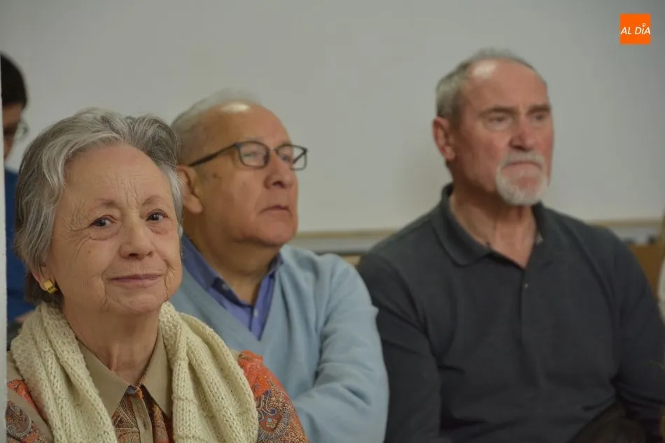 Foto 6 - El PSOE salmantino reivindica la igualdad con la lectura de un manifiesto y una charla-coloquio