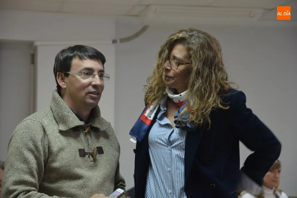 Foto 4 - El PSOE salmantino reivindica la igualdad con la lectura de un manifiesto y una charla-coloquio