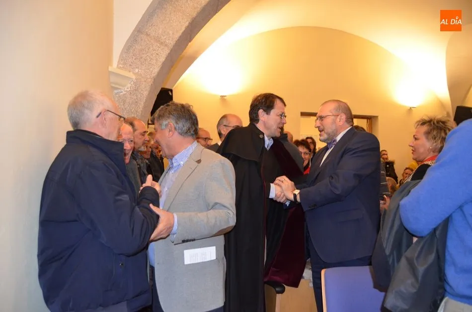 Foto 10 - Ma&ntilde;ueco e Iglesias arropan a Alejo Ri&ntilde;ones en la presentaci&oacute;n de su candidatura  