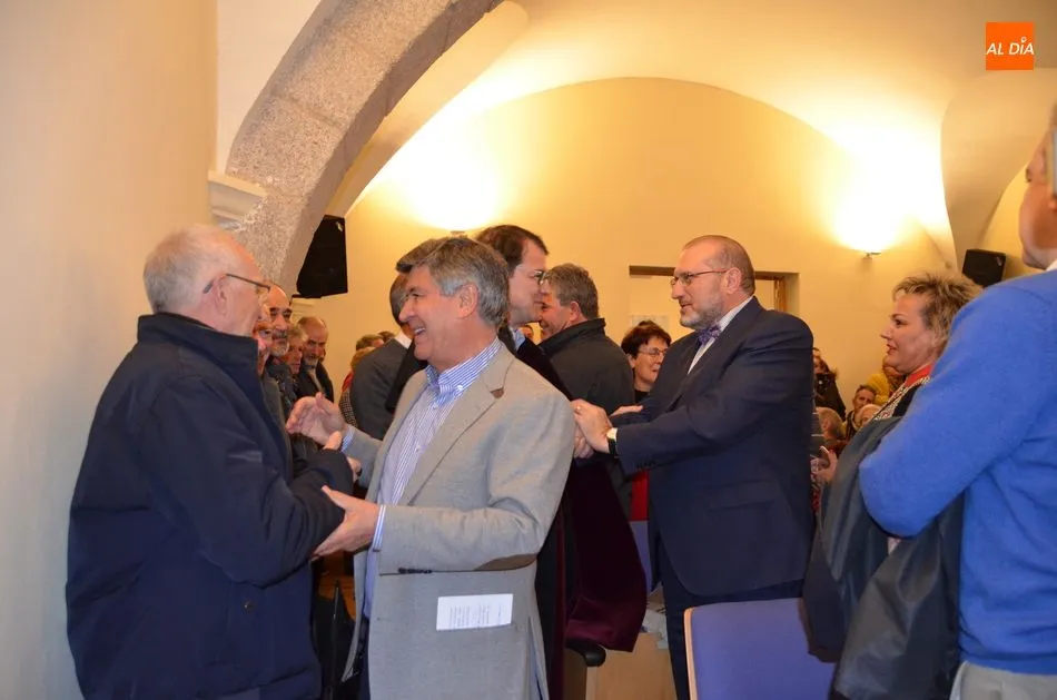 Foto 8 - Ma&ntilde;ueco e Iglesias arropan a Alejo Ri&ntilde;ones en la presentaci&oacute;n de su candidatura  