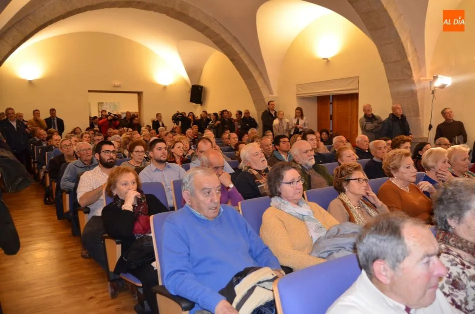 Foto 7 - Ma&ntilde;ueco e Iglesias arropan a Alejo Ri&ntilde;ones en la presentaci&oacute;n de su candidatura  