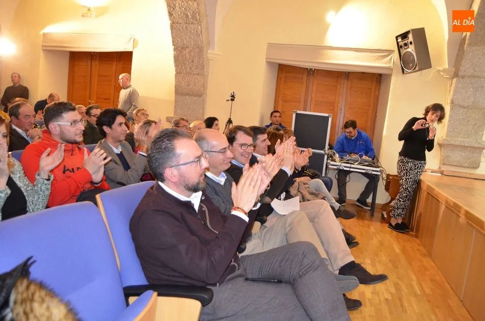 Foto 5 - Ma&ntilde;ueco e Iglesias arropan a Alejo Ri&ntilde;ones en la presentaci&oacute;n de su candidatura  
