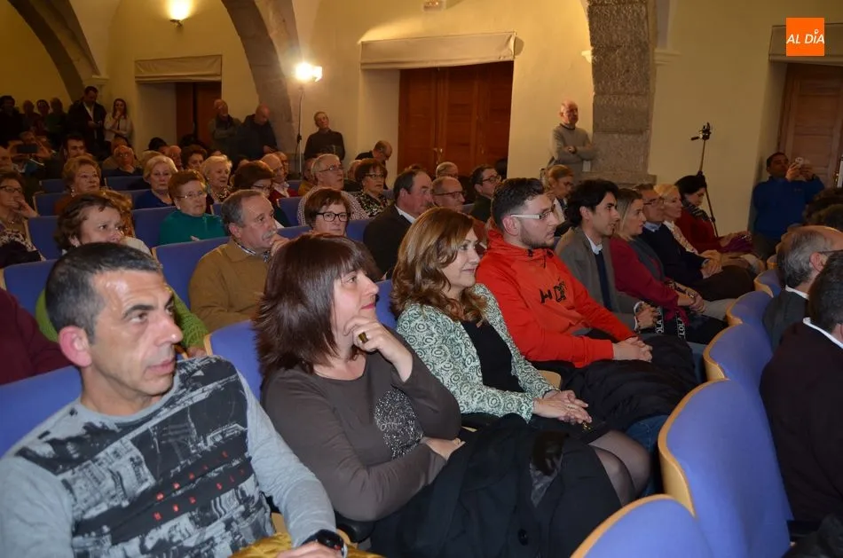 Foto 11 - Ma&ntilde;ueco e Iglesias arropan a Alejo Ri&ntilde;ones en la presentaci&oacute;n de su candidatura  