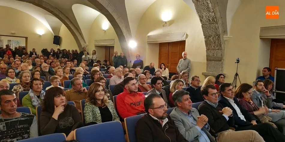 Foto 4 - Ma&ntilde;ueco e Iglesias arropan a Alejo Ri&ntilde;ones en la presentaci&oacute;n de su candidatura  