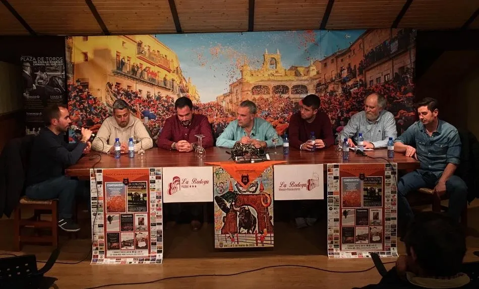 Foto 2 - Carnavaldeltoro.es remata sus actos con su &uacute;ltima tertulia  