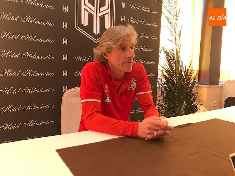 Roberto Aguirre durante la rueda de prensa