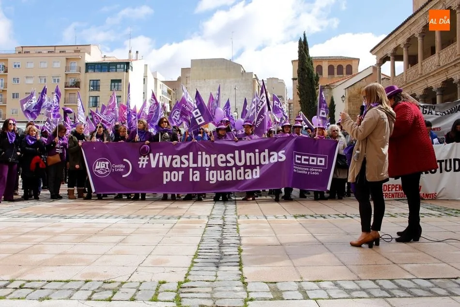 Foto 6 - UGT y CCOO reclaman un Ley de Transparencia Salarial para combatir la discriminaci&oacute;n