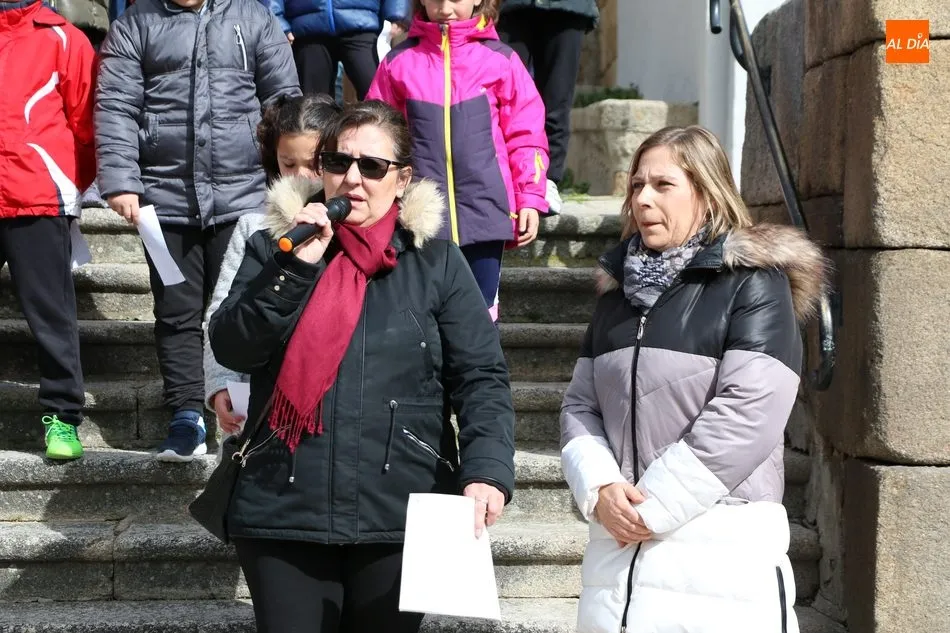 Foto 10 - En torno a 200 personas conmemoran el D&iacute;a Internacional de la Mujer en Vitigudino  