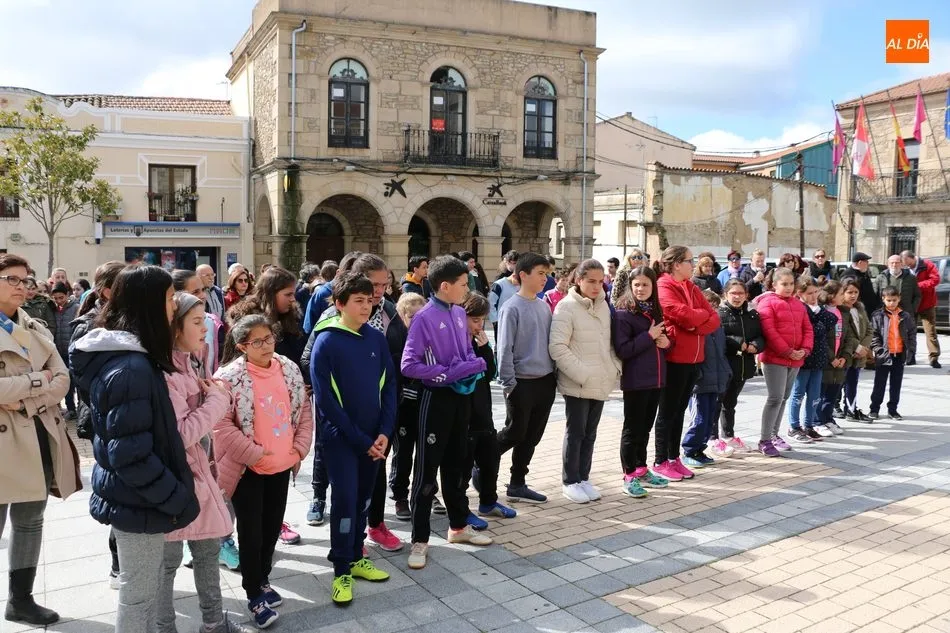 Foto 7 - En torno a 200 personas conmemoran el D&iacute;a Internacional de la Mujer en Vitigudino  