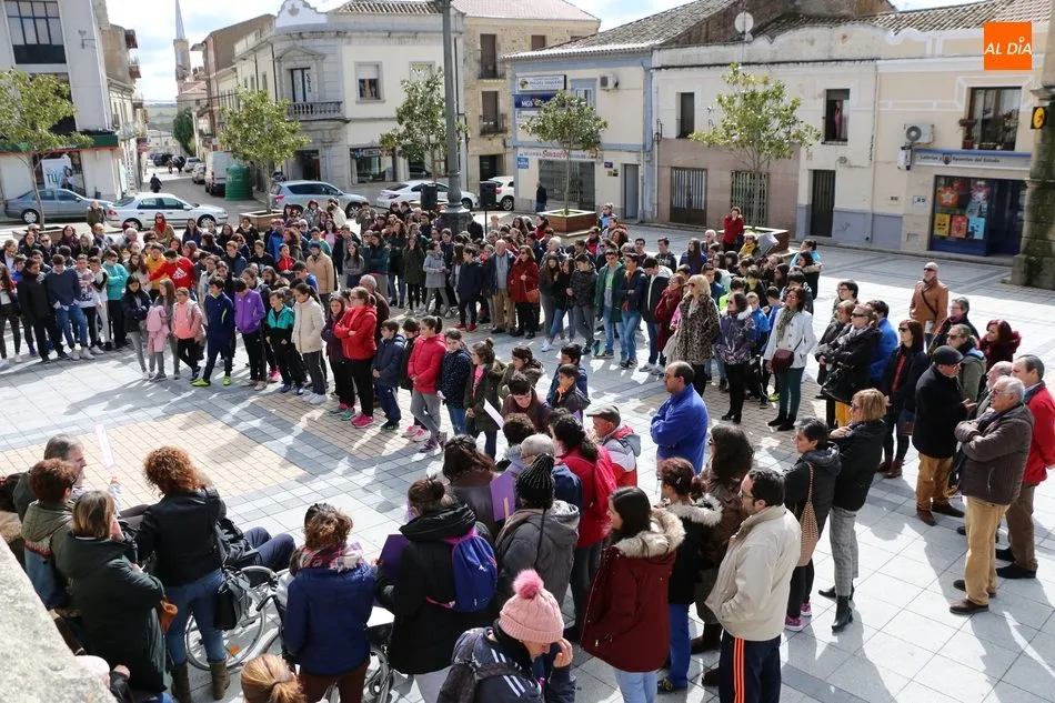 Foto 5 - En torno a 200 personas conmemoran el D&iacute;a Internacional de la Mujer en Vitigudino  