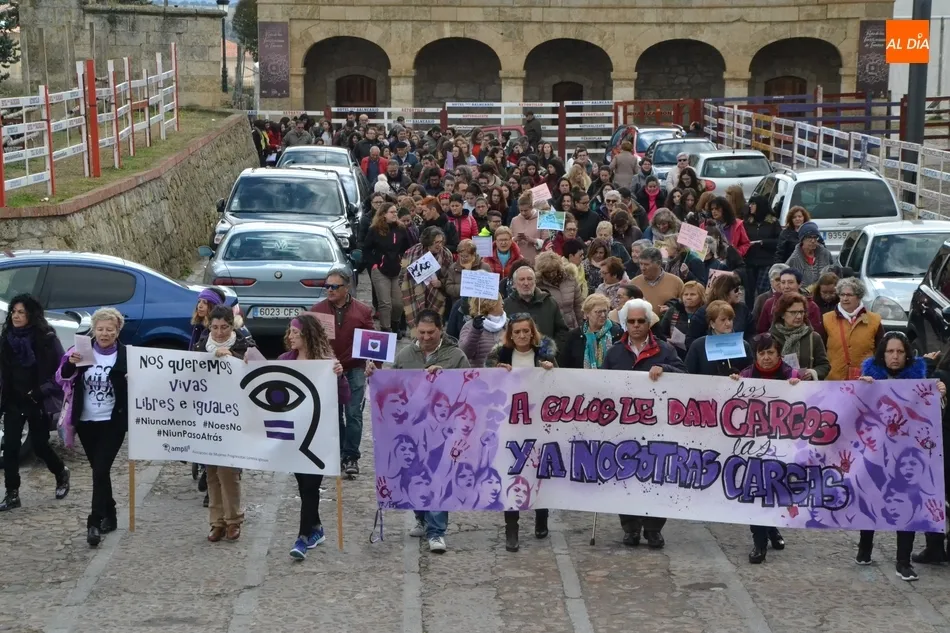 Foto 3 - Mir&oacute;briga vuelve a gritar en las calles en defensa de los derechos de las mujeres  