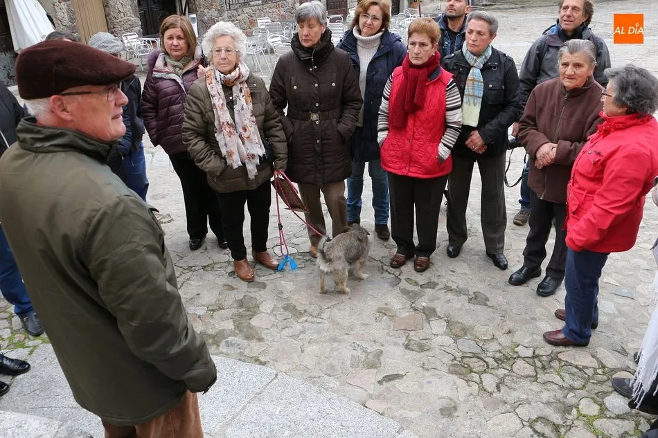 Foto 10 - Homenaje a las bordadoras serranas en el D&iacute;a de la Mujer