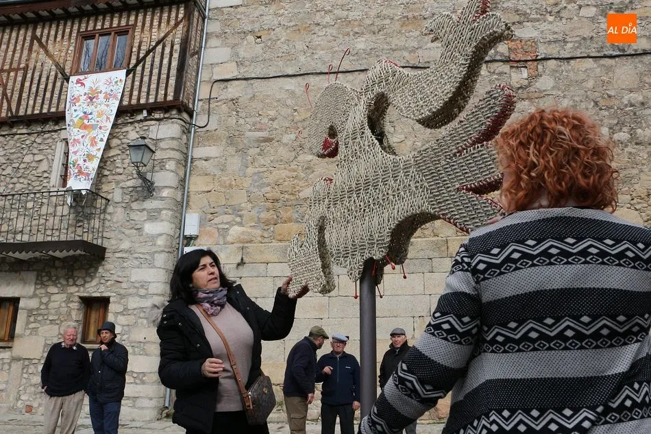 Foto 9 - Homenaje a las bordadoras serranas en el D&iacute;a de la Mujer