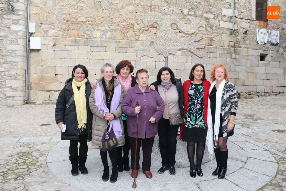 Foto 7 - Homenaje a las bordadoras serranas en el D&iacute;a de la Mujer