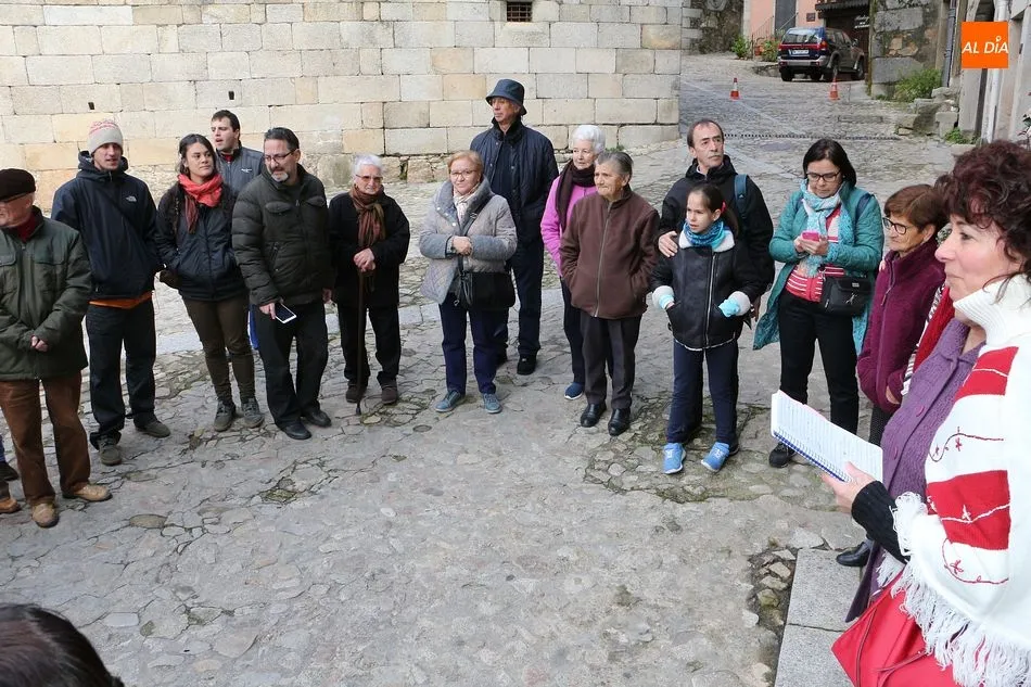 Foto 4 - Homenaje a las bordadoras serranas en el D&iacute;a de la Mujer