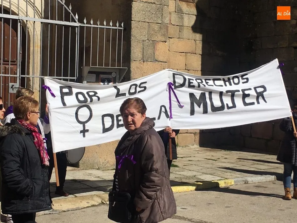 Foto 9 - Las mujeres de Aldead&aacute;vila claman en las calles &lsquo;Por los derechos de la mujer&rsquo;