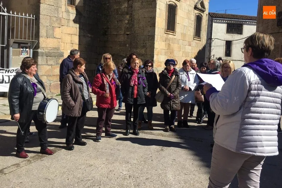 Foto 8 - Las mujeres de Aldead&aacute;vila claman en las calles &lsquo;Por los derechos de la mujer&rsquo;