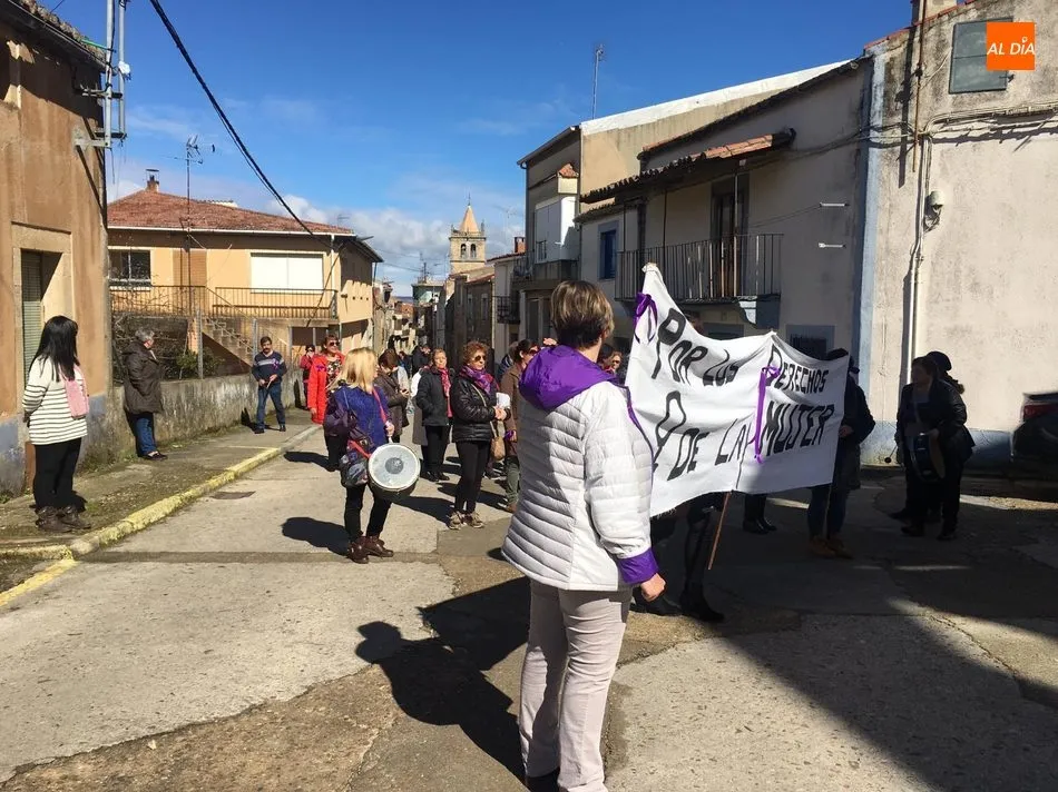 Foto 4 - Las mujeres de Aldead&aacute;vila claman en las calles &lsquo;Por los derechos de la mujer&rsquo;