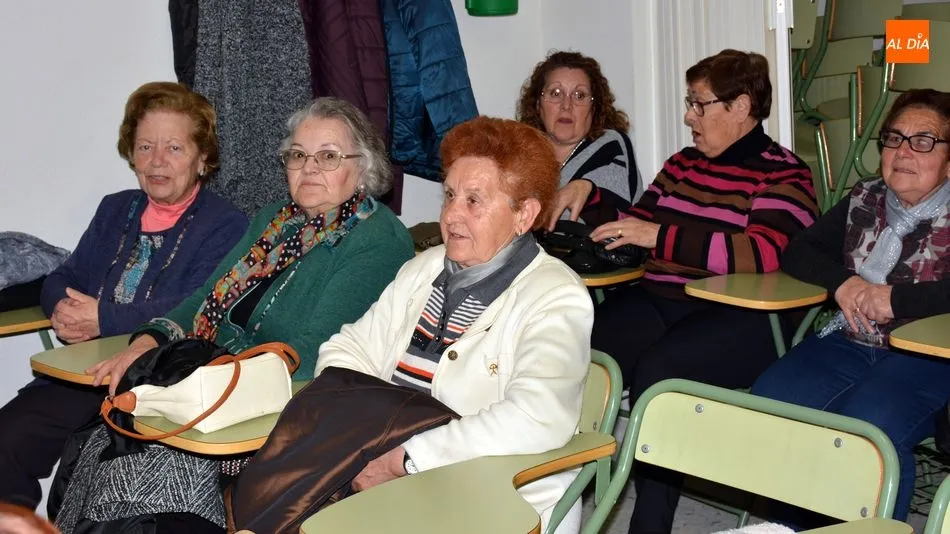 Foto 11 - Las mujeres del colectivo &lsquo;Villa de Lumbrales&rsquo; debaten sobre la situaci&oacute;n actual de la mujer...