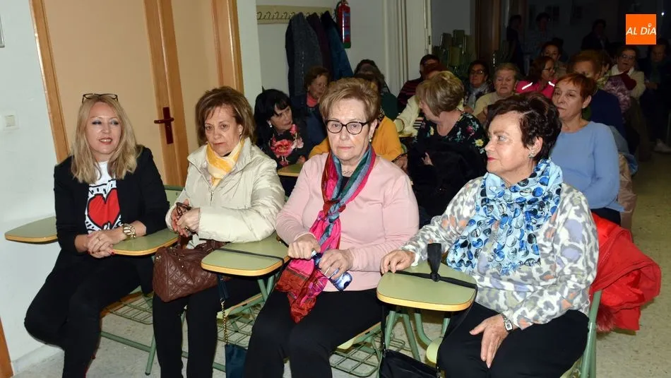 Foto 9 - Las mujeres del colectivo &lsquo;Villa de Lumbrales&rsquo; debaten sobre la situaci&oacute;n actual de la mujer...