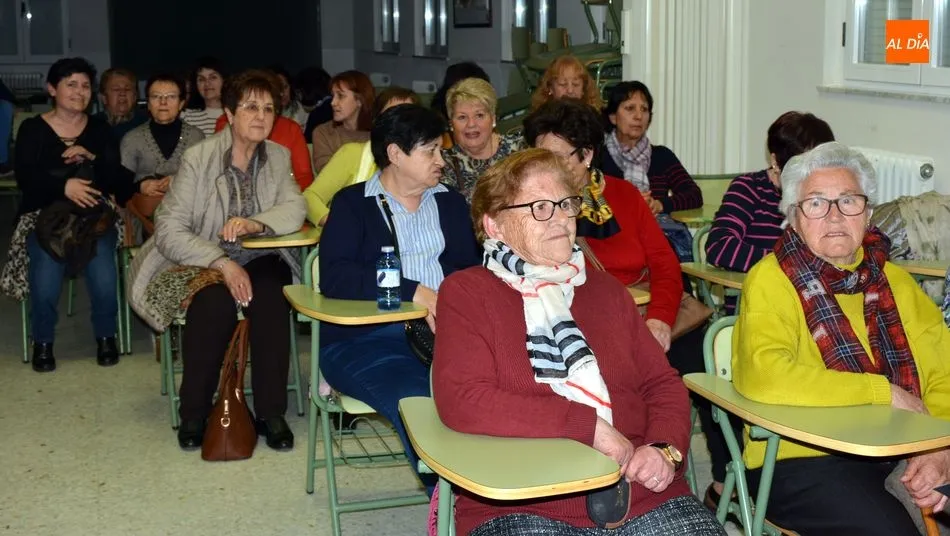 Foto 5 - Las mujeres del colectivo &lsquo;Villa de Lumbrales&rsquo; debaten sobre la situaci&oacute;n actual de la mujer...