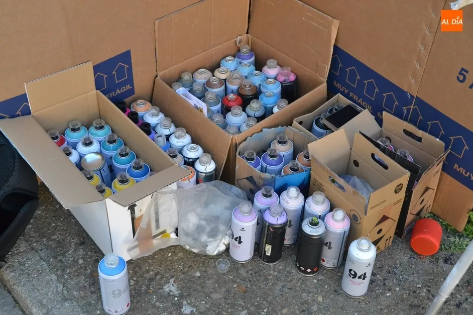 Foto 4 - En marcha la creaci&oacute;n de un grafiti en clave femenina  