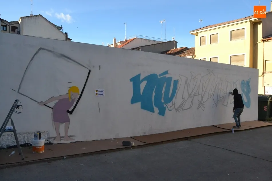 Foto 2 - En marcha la creaci&oacute;n de un grafiti en clave femenina  