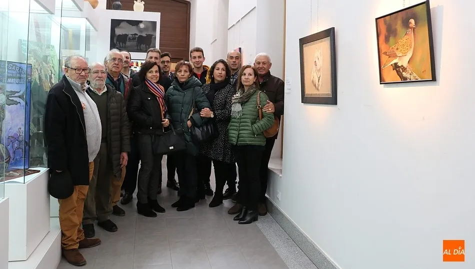 A la inauguración de la exposición acudieron familiares del pintor y responsables municipales / CORRAL