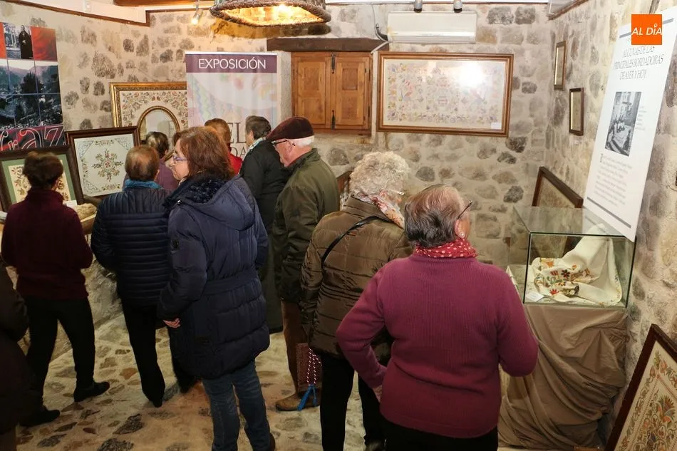 Foto 7 - La exposici&oacute;n &lsquo;El Bordado en la Sierra de Francia&rsquo; abre sus puertas